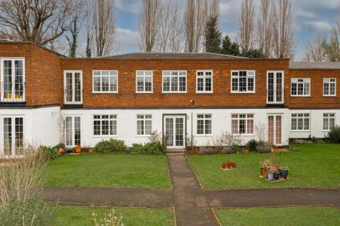 7 Freshmount Gardens, Epsom, KT19 8RF