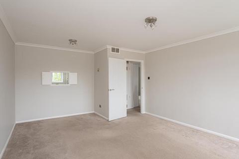 7 Freshmount Gardens, Epsom, KT19 8RF