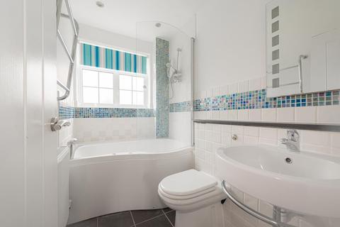 7 Freshmount Gardens, Epsom, KT19 8RF