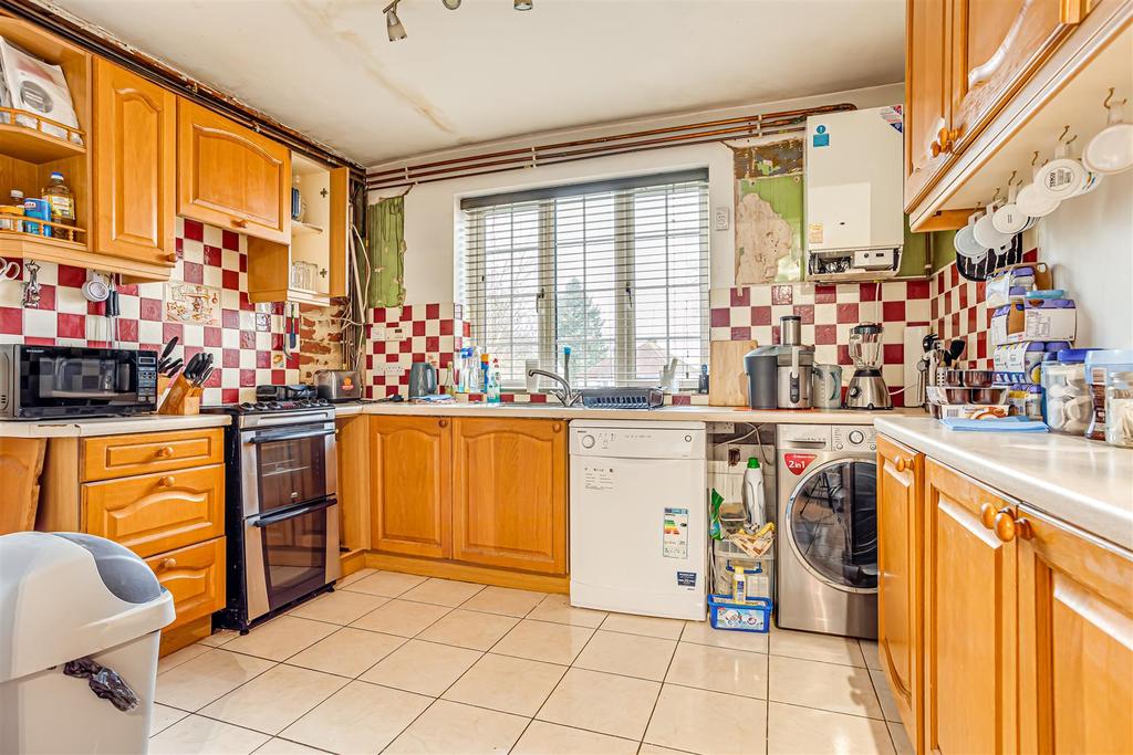 Banstead 4 bed detached house £875,000