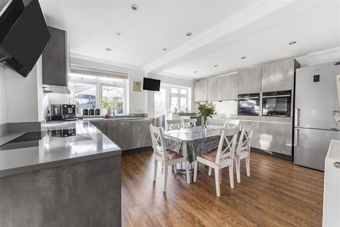 8 Bradstock Road, Epsom, KT17 2LH