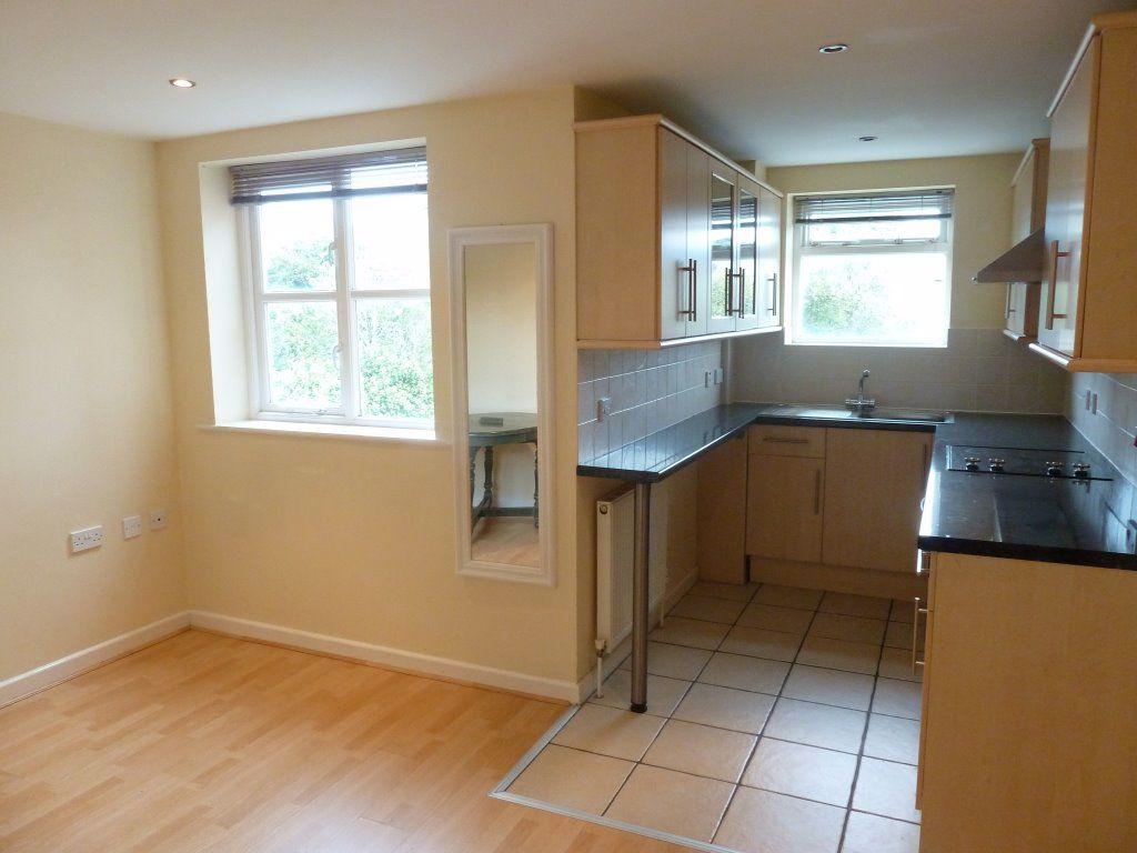 Halo Court, Whyke Lane, Chichester 2 bed flat £795 pcm (£183 pw)