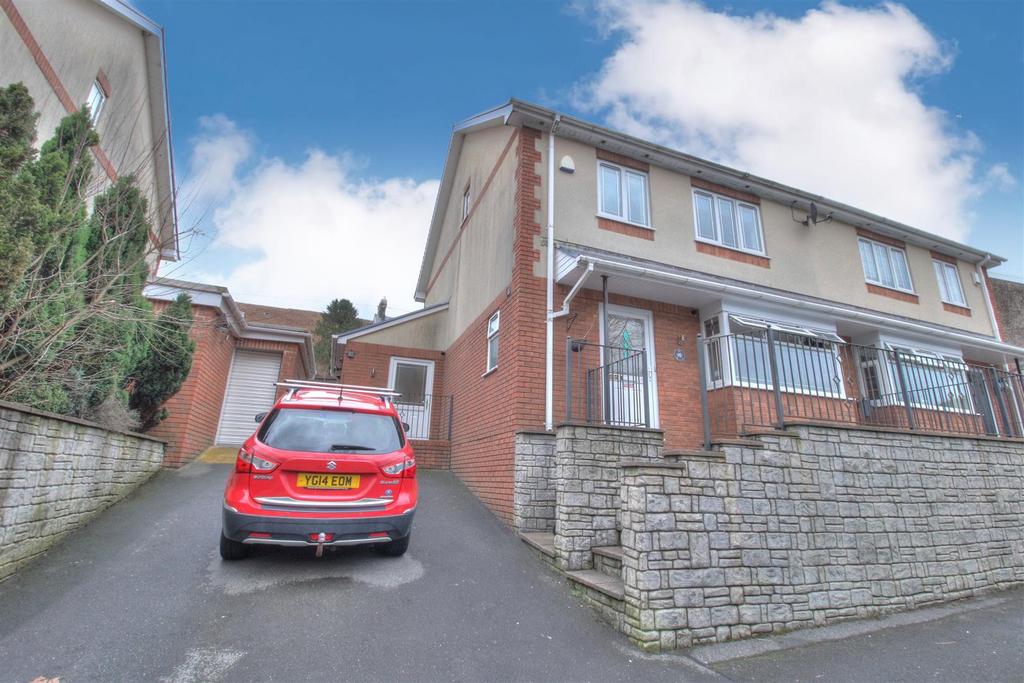 Glanaman Road, Cwmaman, Aberdare, CF44 4 bed semidetached house £240,000