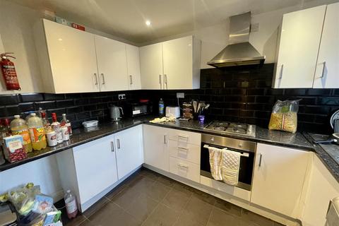 8 bedroom property to rent - Falmouth Road, Newcastle Upon Tyne