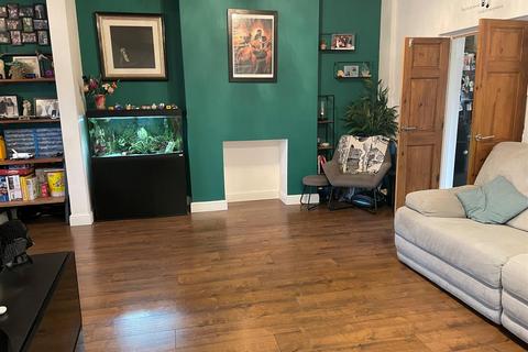 14 Yspitty Road, Llanelli, SA14 9TD
