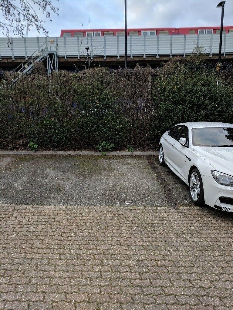 Fletcher Street, London Property £100 pcm (£23 pw)