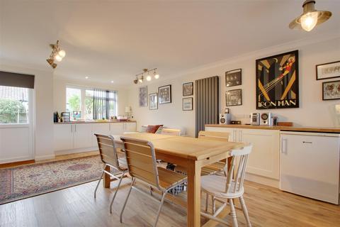 5 Compton Avenue, Goring By Sea, Worthing, BN12 4UJ