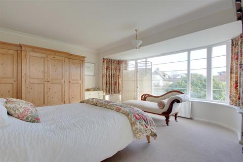 5 Compton Avenue, Goring By Sea, Worthing, BN12 4UJ