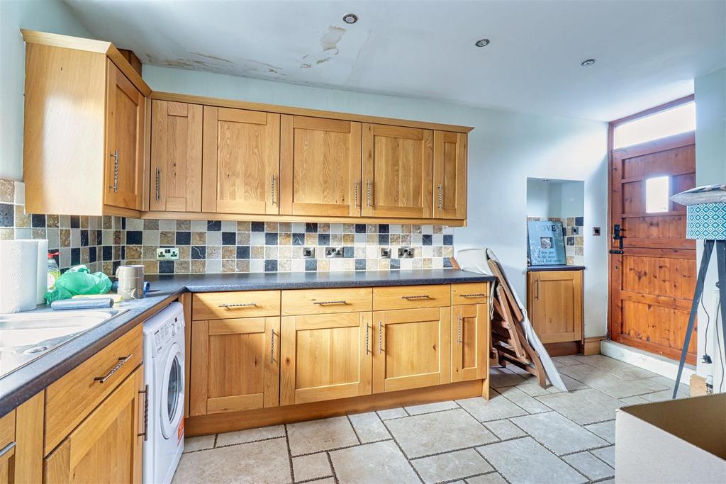 Kitchen (2).jpg