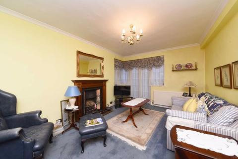 2 bedroom flat for sale - Beech Lawns, North Finchley, London, N12