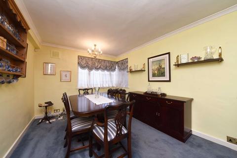 2 bedroom flat for sale - Beech Lawns, North Finchley, London, N12