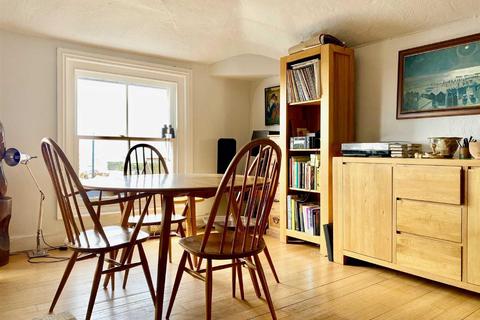 2 bedroom flat for sale - Rock-a-Nore Road, Hastings