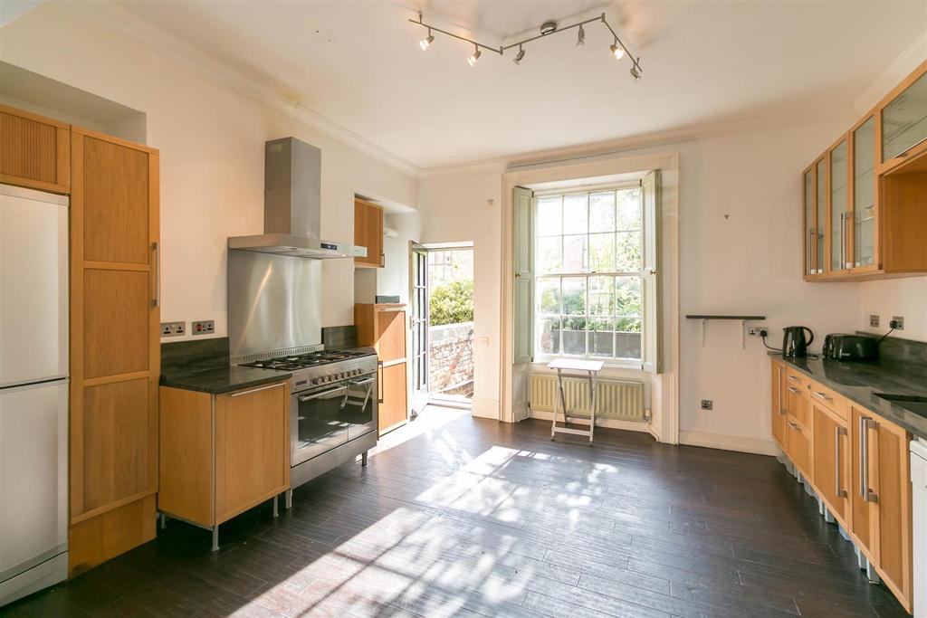 St. Thomas Crescent, Newcastle upon Tyne 4 bed house £1,906 pcm (£440 pw)