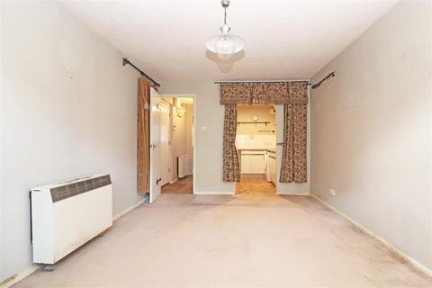 2 Abbots Rise, Redhill, RH1 1LL