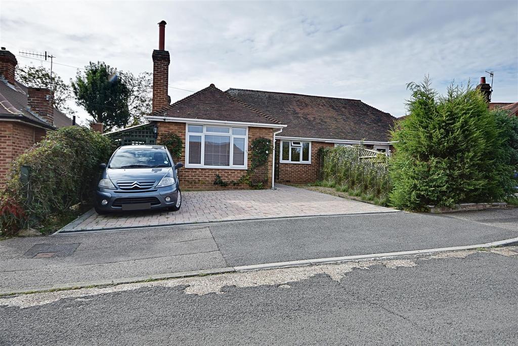 Grange Court Drive, BexhillOnSea 2 bed semidetached bungalow £335,000