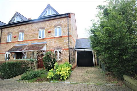 17 Sovereign Mews, Barnet, EN4 0JQ