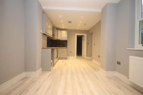 Flat 2, 13 High Street, Carshalton, SM5 3AP