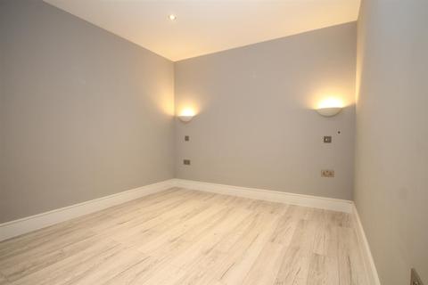 Flat 2, 13 High Street, Carshalton, SM5 3AP