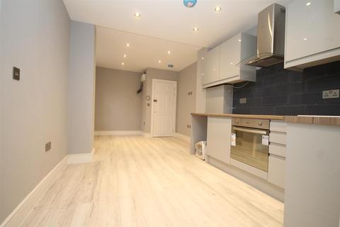 Flat 2, 13 High Street, Carshalton, SM5 3AP