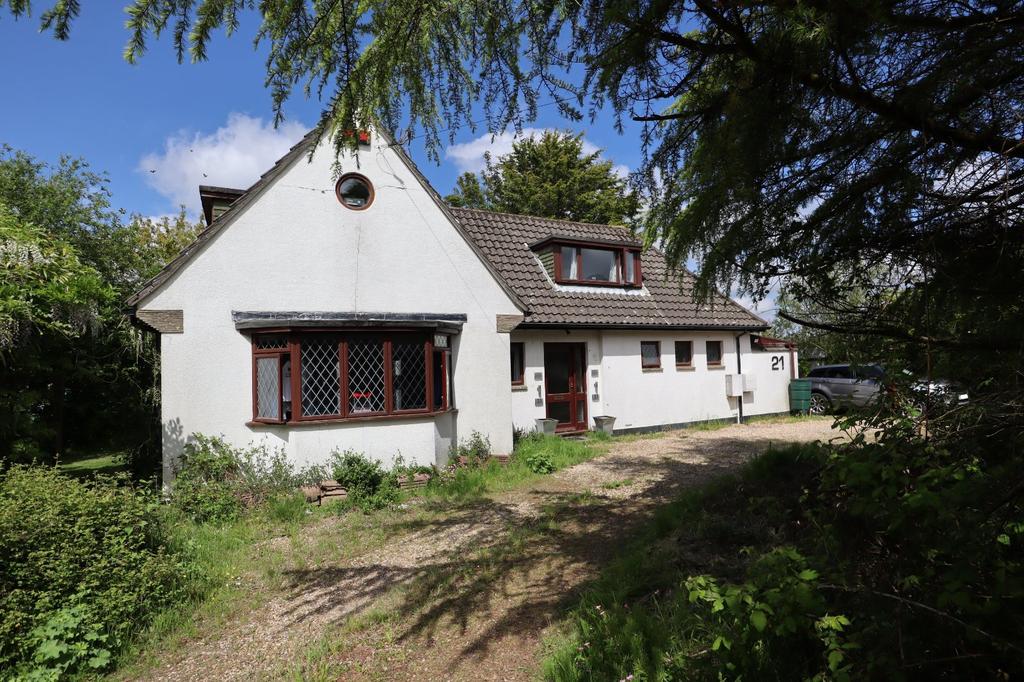 Hillside Road, Corfe Mullen... 3 bed detached house £650,000