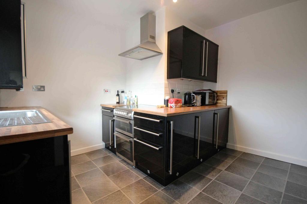 Station Road, Weaverham, CW8 2 bed apartment £145,000
