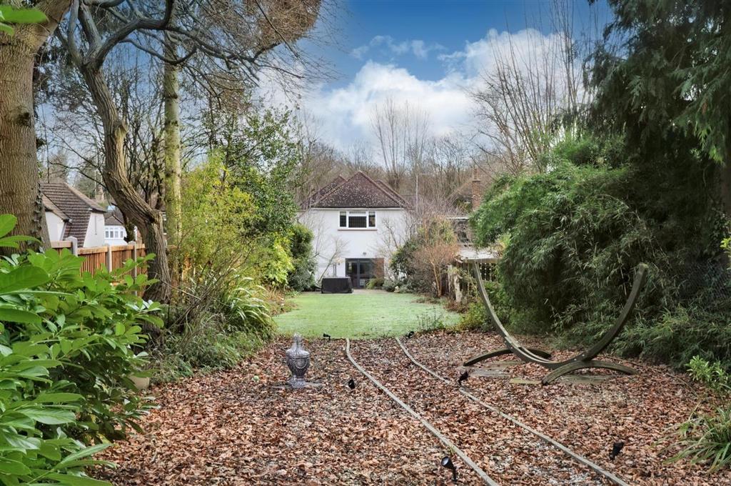 Friars Avenue, Shenfield, Brentwood 4 bed detached house £1,175,000