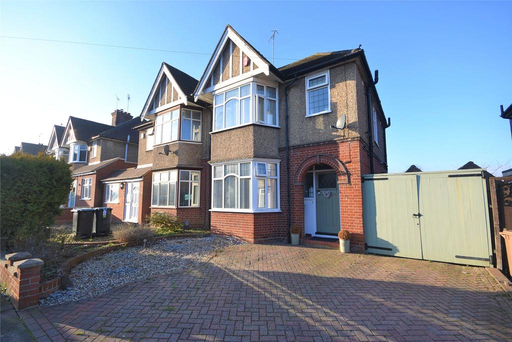 Wychwood Avenue, Luton, Bedfordshire, LU2 3 bed semidetached house £