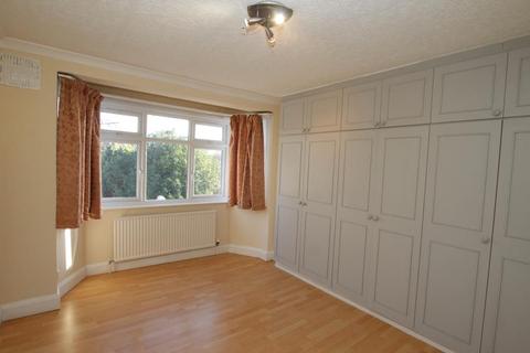 4 bedroom semi-detached house for sale - Salehurst Close, Kenton, HA3 0UG