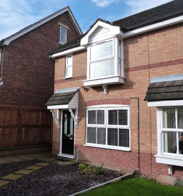 St Walk, Harrogate, HG2 2 bed end of terrace house £995 pcm