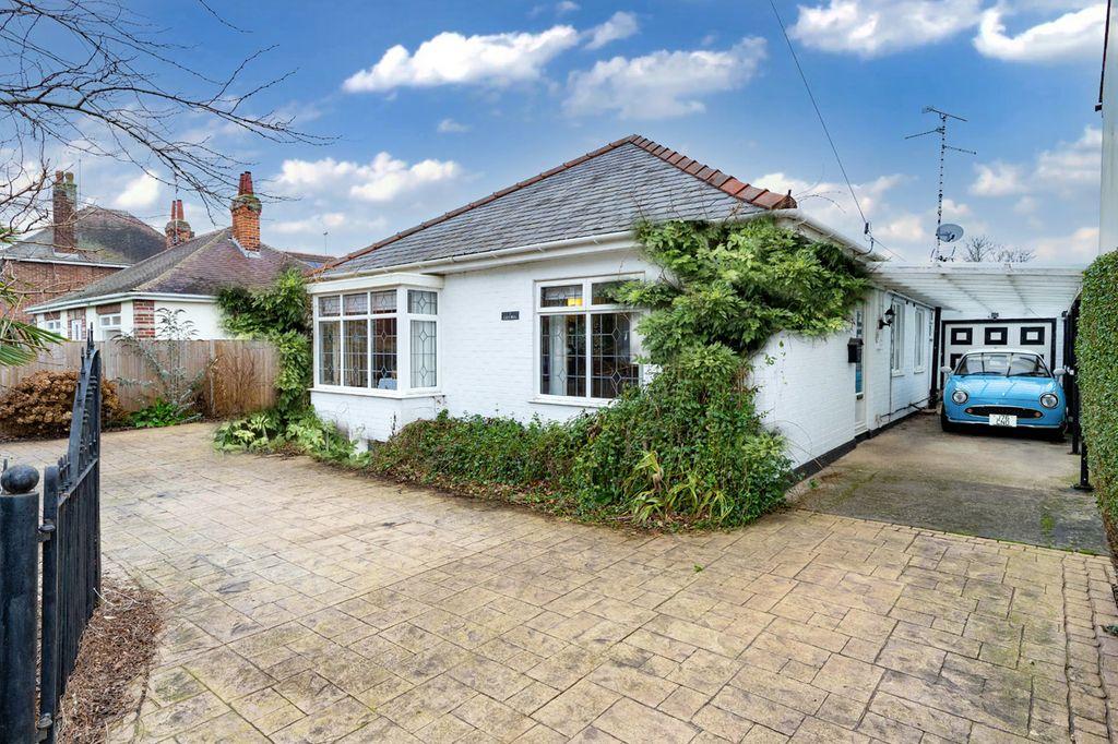 Matmore Gate, Spalding PE11 2PN 4 bed detached bungalow £325,000