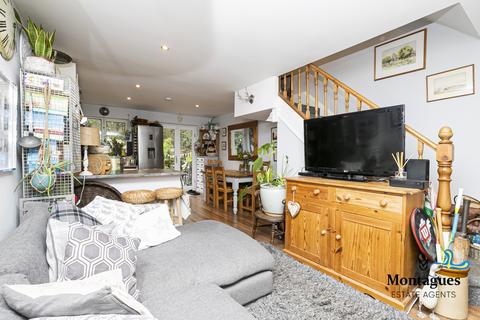 63 Garnon Mead, Coopersale, Epping, CM16 7RW