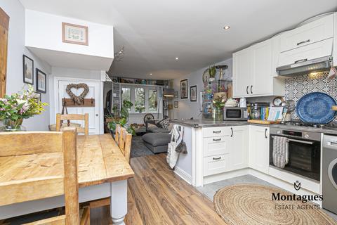 63 Garnon Mead, Coopersale, Epping, CM16 7RW