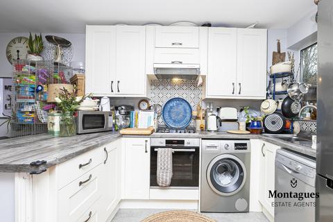 63 Garnon Mead, Coopersale, Epping, CM16 7RW