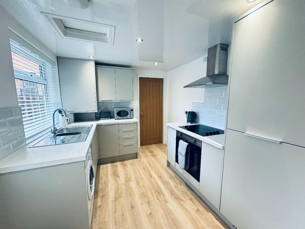 Grafton Road, Whitley Bay. * HOLIDAY LET APARTMENT * 2 bed flat to rent