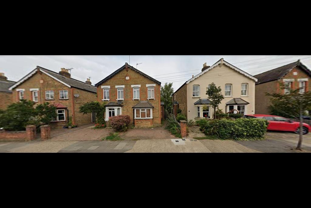 Deacon Road, Kingston upon Thames KT2 3 bed semidetached house £