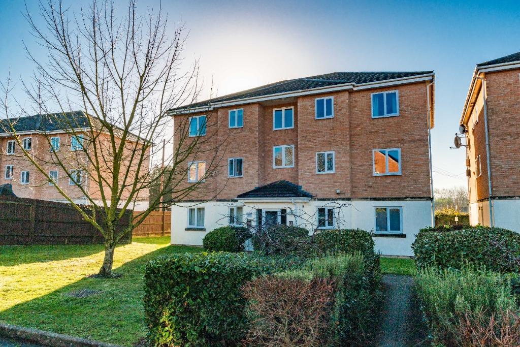 Lower Way, Thatcham, RG19 2 bed flat £900 pcm (£208 pw)