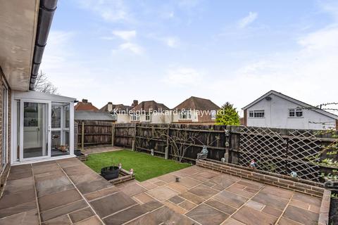 32 Farm Drive, Croydon, CR0 8HR