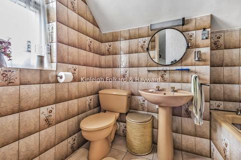 32 Farm Drive, Croydon, CR0 8HR