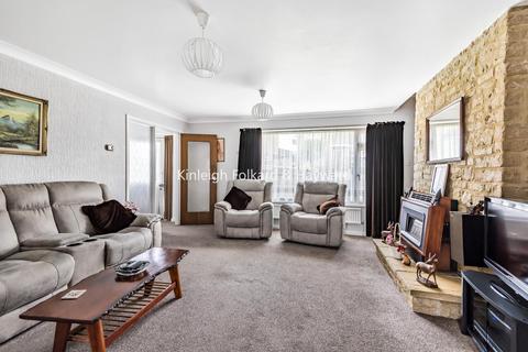 32 Farm Drive, Croydon, CR0 8HR