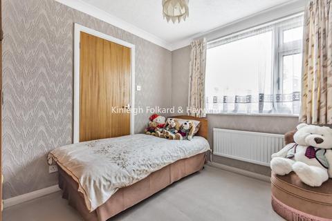 32 Farm Drive, Croydon, CR0 8HR