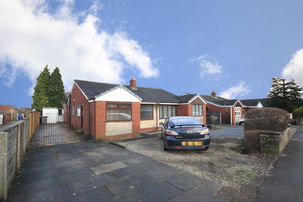 Fulbeck Avenue, Hawkley Hall, Wigan... 3 bed semidetached bungalow £