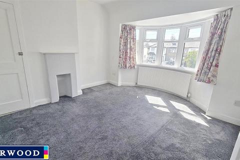 3 bedroom end of terrace house to rent, South Hayes