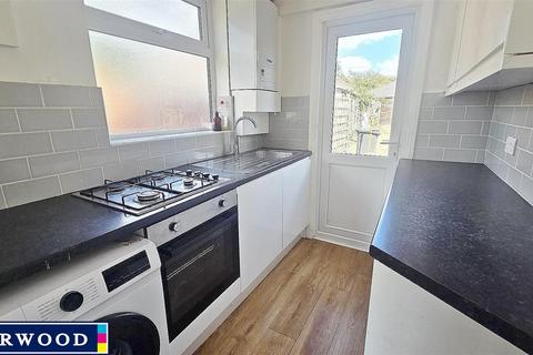 3 bedroom end of terrace house to rent, South Hayes