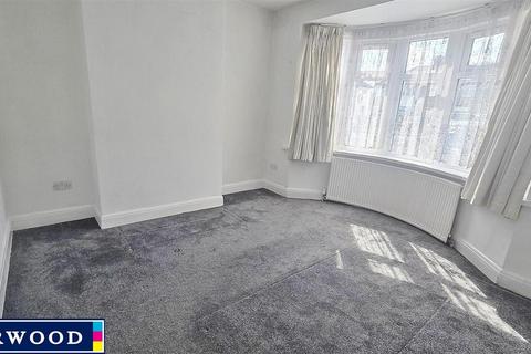 3 bedroom end of terrace house to rent, South Hayes