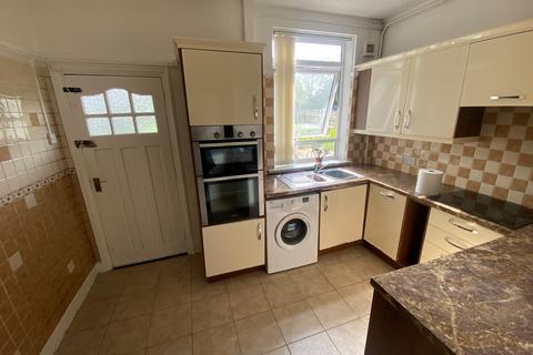 3 bedroom flat to rent, Muirhead Avenue, Clubmoor, Liverpool, L13