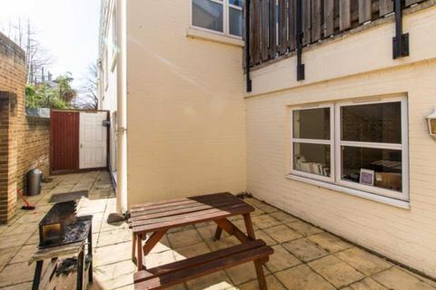 3 bedroom flat to rent, Imperial Court, Kennington, SW11