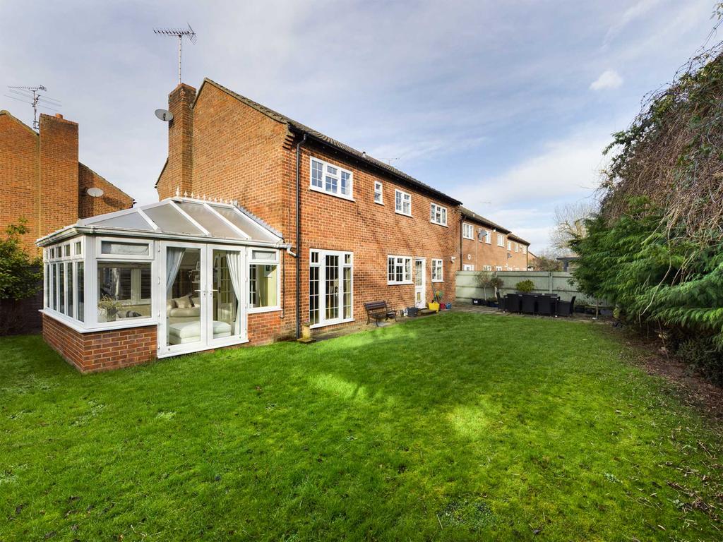 Watermill Way, Weston Turville 4 bed detached house £775,000