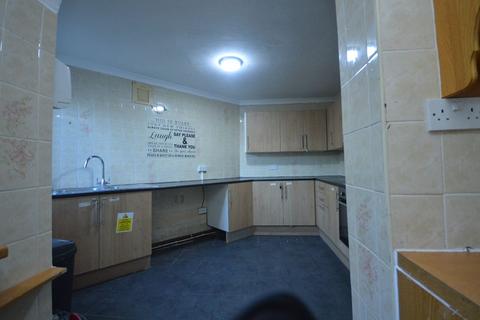 3 bedroom semi-detached house to rent, Bentry Road