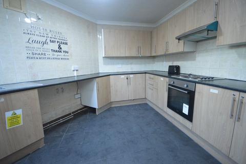 3 bedroom semi-detached house to rent, Bentry Road