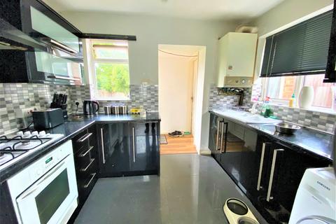 4 bedroom semi-detached house for sale - Purlings Road, Bushey, Hertfordshire WD23